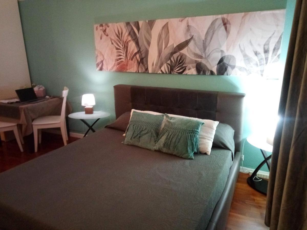 Centro Storico Suites Джовинаццо Экстерьер фото