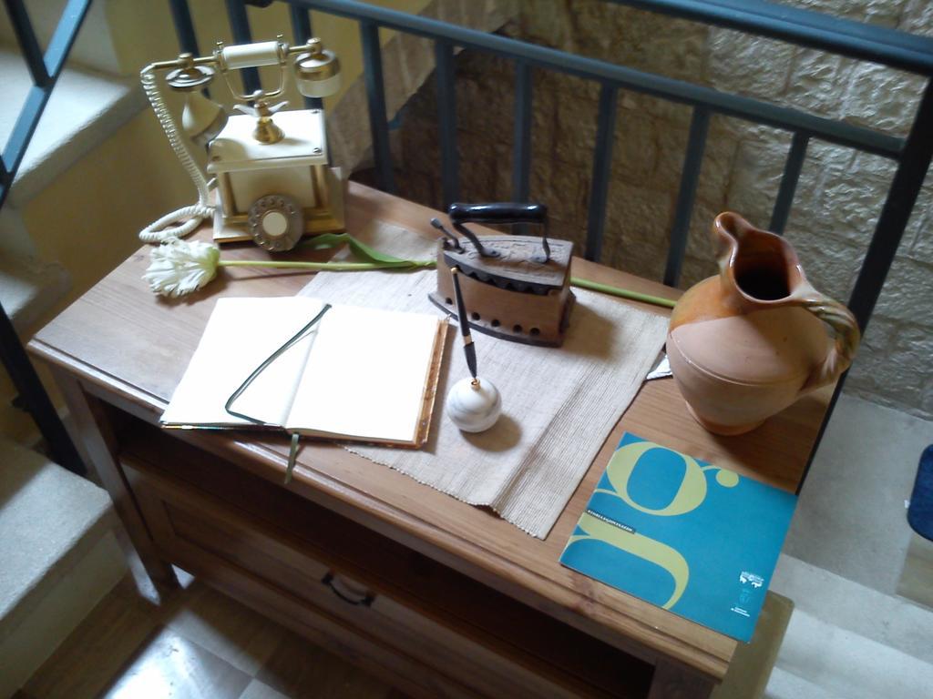 Centro Storico Suites Джовинаццо Экстерьер фото